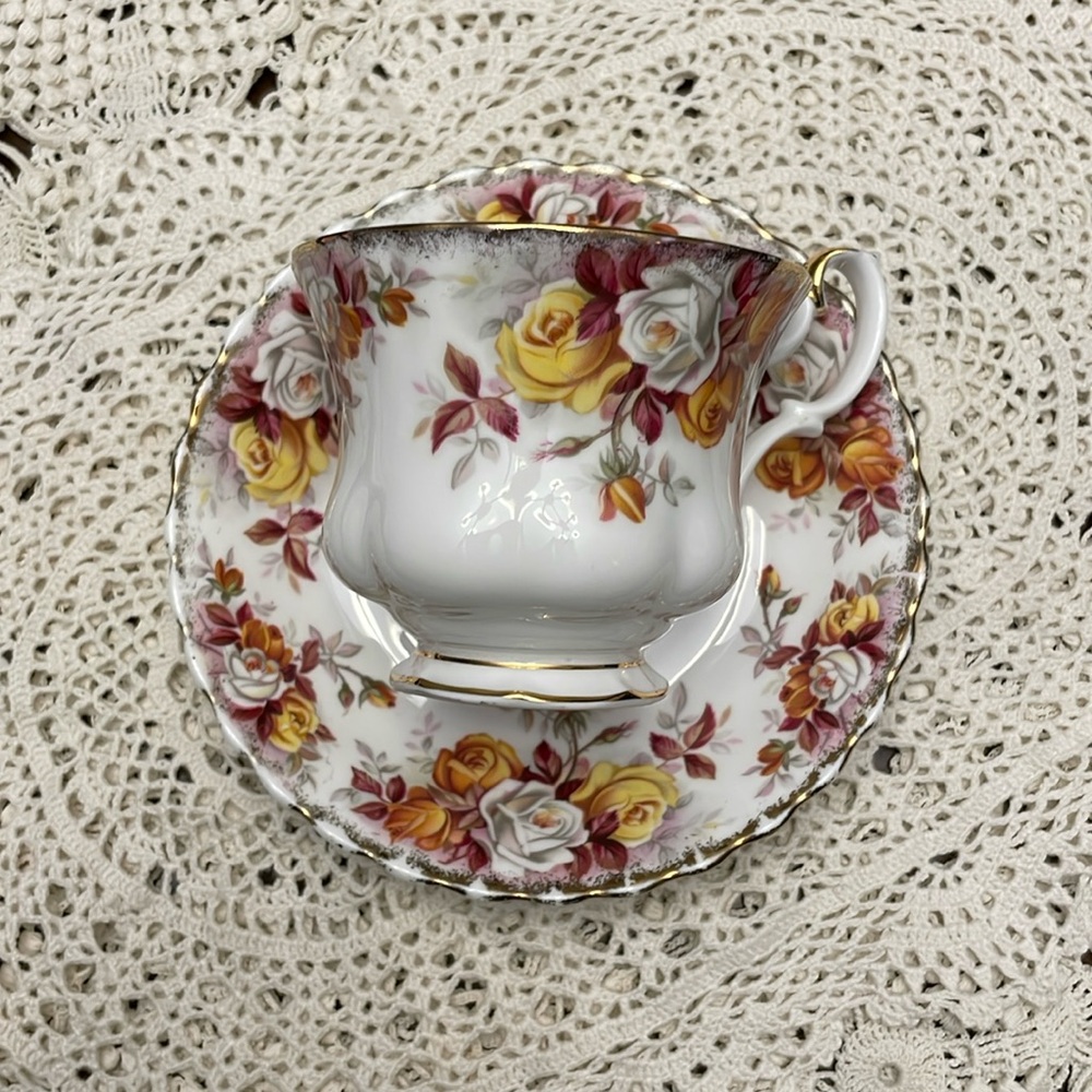 Royal Albert Lenora